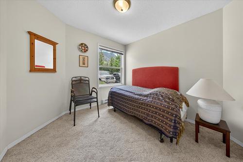 3-7559 Columbia Avenue, Radium Hot Springs, BC - Indoor Photo Showing Bedroom