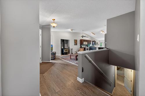 3-7559 Columbia Avenue, Radium Hot Springs, BC - Indoor Photo Showing Other Room