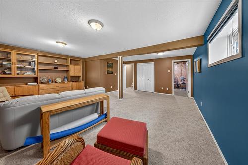 3-7559 Columbia Avenue, Radium Hot Springs, BC - Indoor Photo Showing Other Room