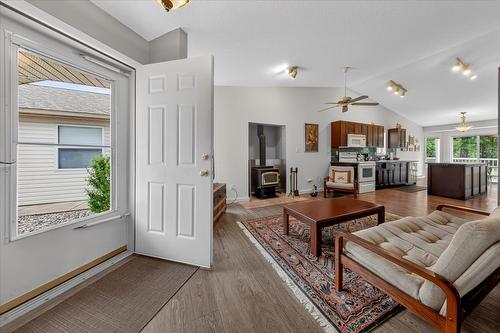 3-7559 Columbia Avenue, Radium Hot Springs, BC - Indoor Photo Showing Other Room