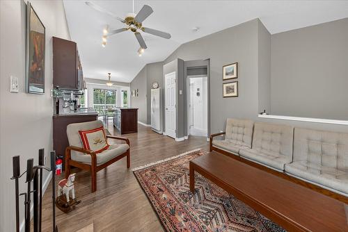 3-7559 Columbia Avenue, Radium Hot Springs, BC - Indoor Photo Showing Other Room