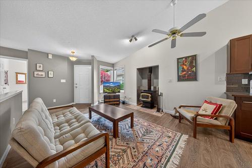 3-7559 Columbia Avenue, Radium Hot Springs, BC - Indoor Photo Showing Living Room With Fireplace