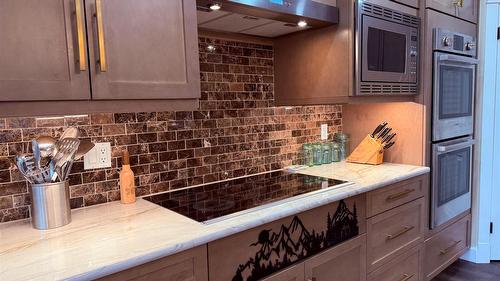 5179 Riverview Road, Fairmont Hot Springs, BC - Indoor Photo Showing Kitchen