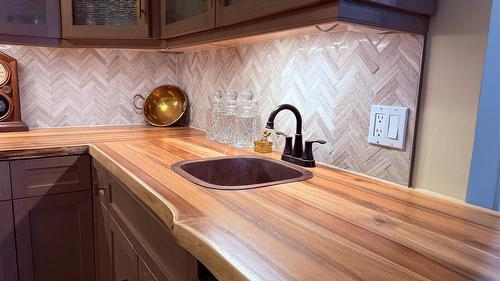 5179 Riverview Road, Fairmont Hot Springs, BC - Indoor Photo Showing Kitchen