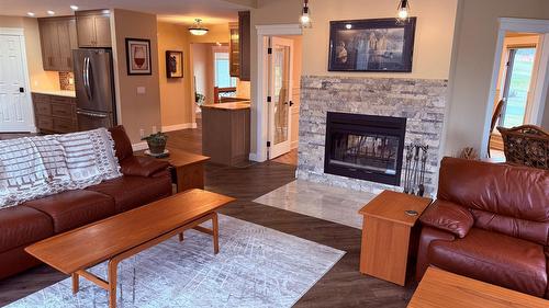 5179 Riverview Road, Fairmont Hot Springs, BC - Indoor Photo Showing Living Room With Fireplace