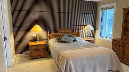 5179 Riverview Road, Fairmont Hot Springs, BC - Indoor Photo Showing Bedroom