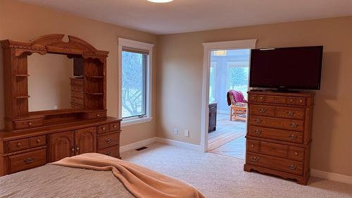 5179 Riverview Road, Fairmont Hot Springs, BC - Indoor Photo Showing Bedroom