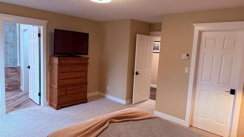 5179 Riverview Road, Fairmont Hot Springs, BC - Indoor Photo Showing Other Room