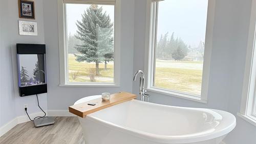 5179 Riverview Road, Fairmont Hot Springs, BC - Indoor Photo Showing Bathroom