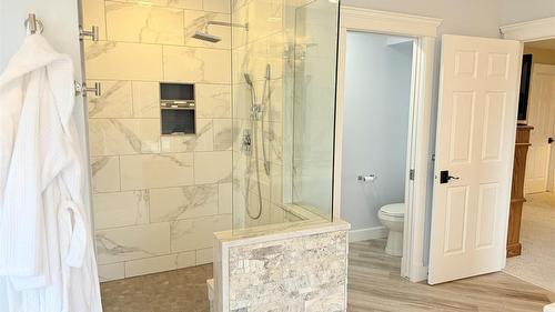 5179 Riverview Road, Fairmont Hot Springs, BC - Indoor Photo Showing Bathroom