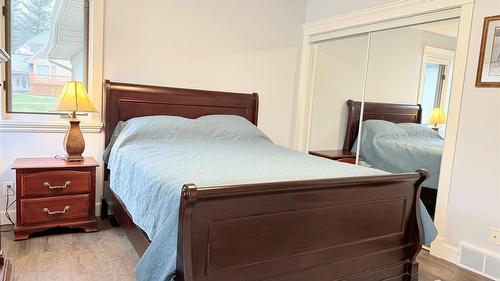 5179 Riverview Road, Fairmont Hot Springs, BC - Indoor Photo Showing Bedroom