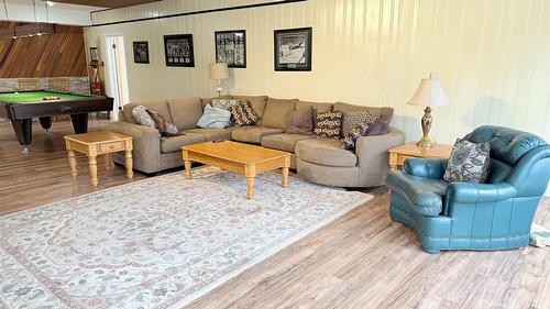 5179 Riverview Road, Fairmont Hot Springs, BC - Indoor Photo Showing Living Room