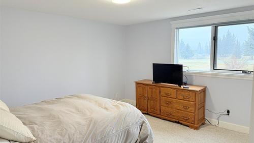 5179 Riverview Road, Fairmont Hot Springs, BC - Indoor Photo Showing Bedroom