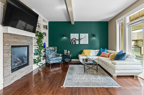 6-2283 Shannon Heights Court, West Kelowna, BC - Indoor Photo Showing Living Room With Fireplace