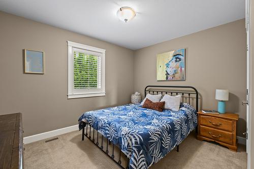 6-2283 Shannon Heights Court, West Kelowna, BC - Indoor Photo Showing Bedroom