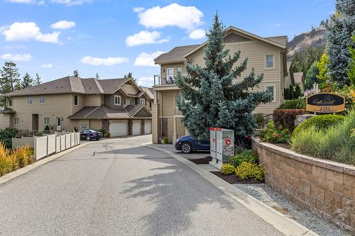 6-2283 Shannon Heights Court, West Kelowna, BC - Outdoor
