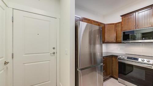 102-3533 Carrington Road, West Kelowna, BC - Indoor Photo Showing Kitchen