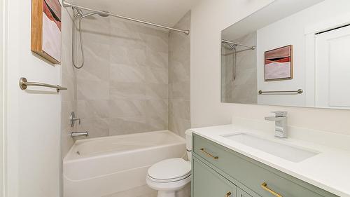 102-3533 Carrington Road, West Kelowna, BC - Indoor Photo Showing Bathroom