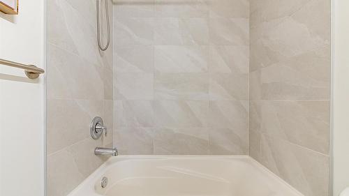102-3533 Carrington Road, West Kelowna, BC - Indoor Photo Showing Bathroom