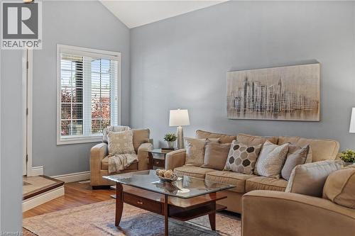 6 Scottswood Lane, Caledonia, ON - Indoor Photo Showing Living Room