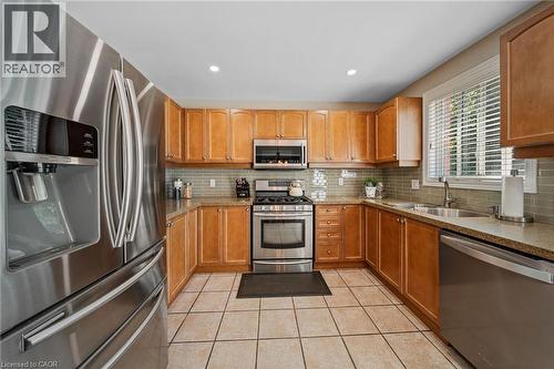 6 Scottswood Lane, Caledonia, ON - Indoor Photo Showing Kitchen