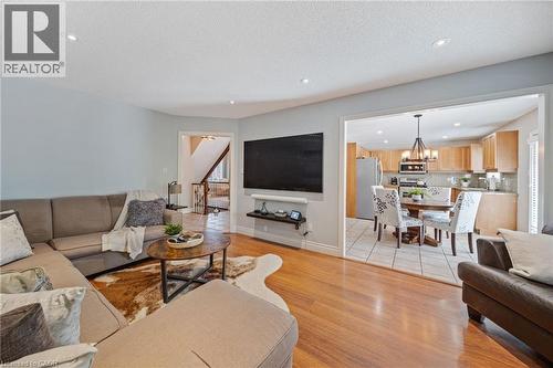 6 Scottswood Lane, Caledonia, ON - Indoor Photo Showing Living Room