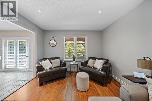 6 Scottswood Lane, Caledonia, ON - Indoor Photo Showing Living Room