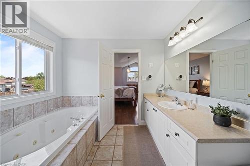 6 Scottswood Lane, Caledonia, ON - Indoor Photo Showing Bathroom