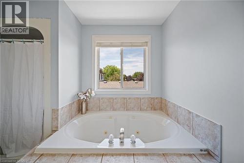 6 Scottswood Lane, Caledonia, ON - Indoor Photo Showing Bathroom
