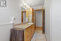 4-pc bathroom - 