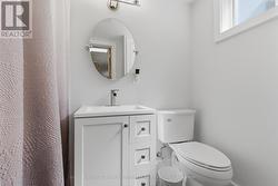 Tastefully updated 3-pc bathroom - 