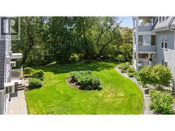 Colonial grounds backing on to Mill Creek - 
