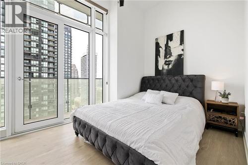 3900 Confederation Parkway Unit# 2408, Mississauga, ON - Indoor Photo Showing Bedroom