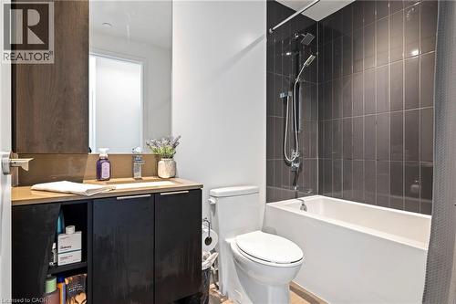 3900 Confederation Parkway Unit# 2408, Mississauga, ON - Indoor Photo Showing Bathroom