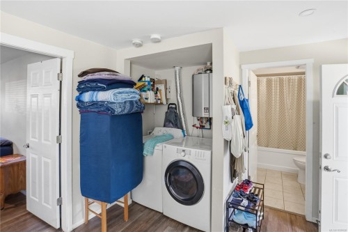3971 Cedarwood St, Saanich, BC 