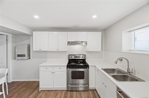3971 Cedarwood St, Saanich, BC 