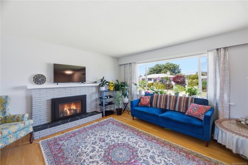 3971 Cedarwood St, Saanich, BC 