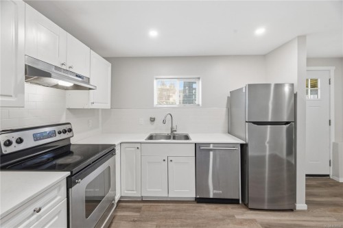 3971 Cedarwood St, Saanich, BC 