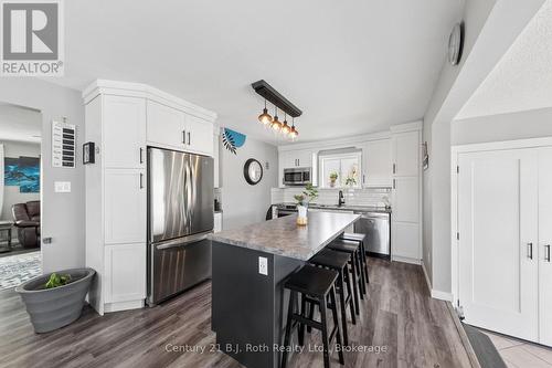 Custom Kitchen - 57 Port Severn Road N, Georgian Bay (Baxter), ON 