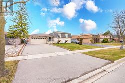 305 PINEGROVE ROAD Oakville, ON L6K 3P8
