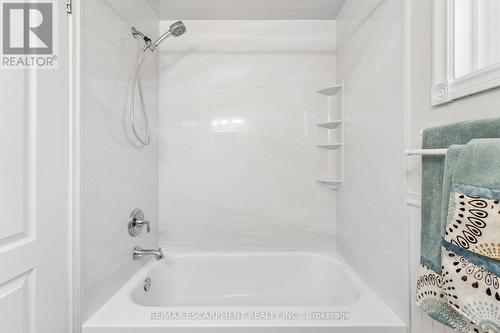 Upgraded bathroom - 29 Deeside Crescent, Brampton, ON 