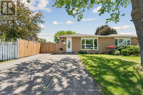 Extra large driveway - 29 Deeside Crescent, Brampton, ON 