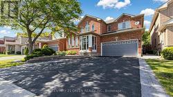 43 HOLLOWGROVE BOULEVARD  Brampton, ON L6P 1B1
