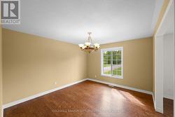 Dining room fit for holiday gatherings - 