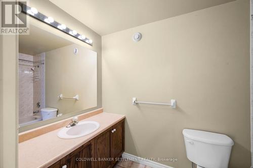 Main family bathroom on bedroom level - 42 Berry Park Lane, Rideau Lakes, ON 