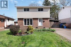 3581 WOLFE COURT Windsor, ON N9C 1X2