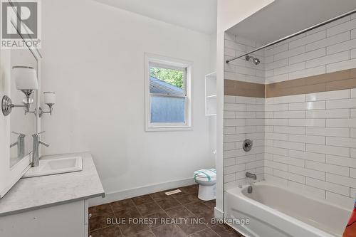 208 Maitland Street, London East (East K), ON - Indoor Photo Showing Bathroom