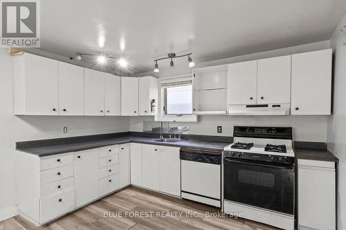208 Maitland Street, London East (East K), ON - Indoor Photo Showing Kitchen