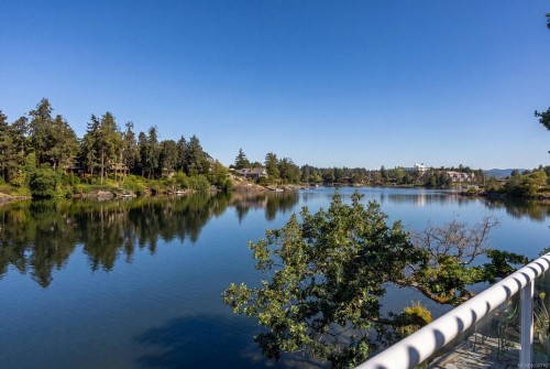 #3-67 Gorge Rd West, Saanich, BC 