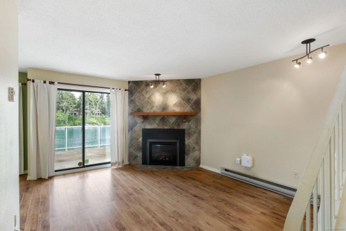 #3-67 Gorge Rd West, Saanich, BC 